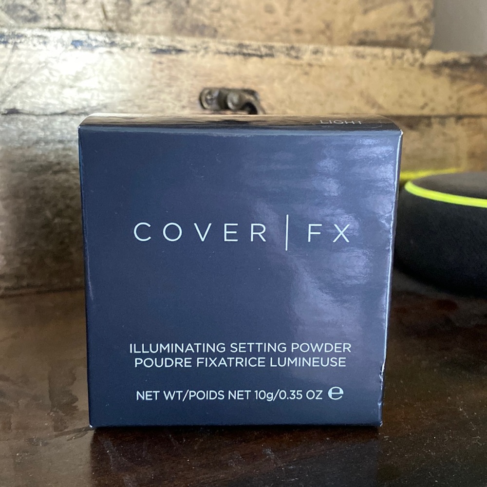 Cover fx illuminating setting powder in shade light